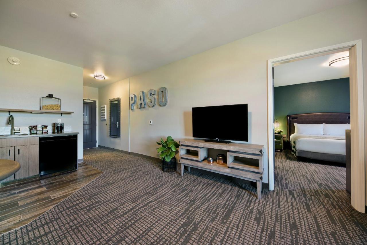 Oxford Suites Paso Robles Exterior photo