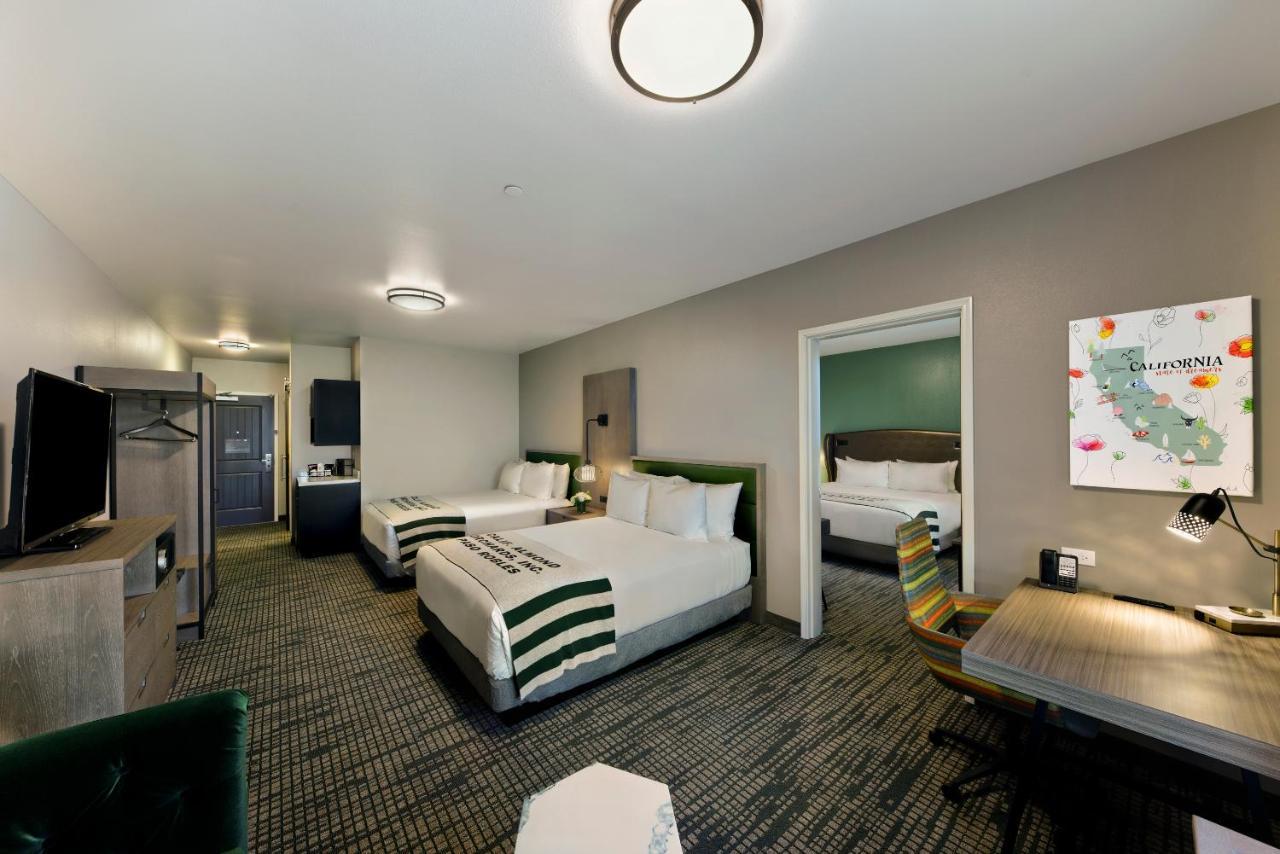 Oxford Suites Paso Robles Exterior photo
