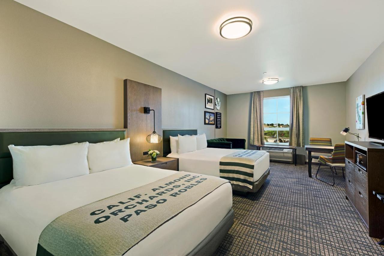 Oxford Suites Paso Robles Exterior photo