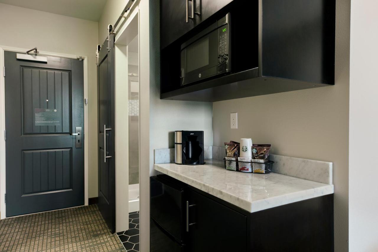 Oxford Suites Paso Robles Exterior photo