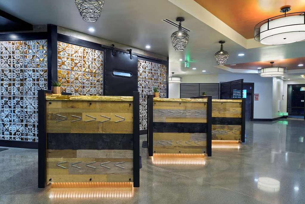 Oxford Suites Paso Robles Interior photo