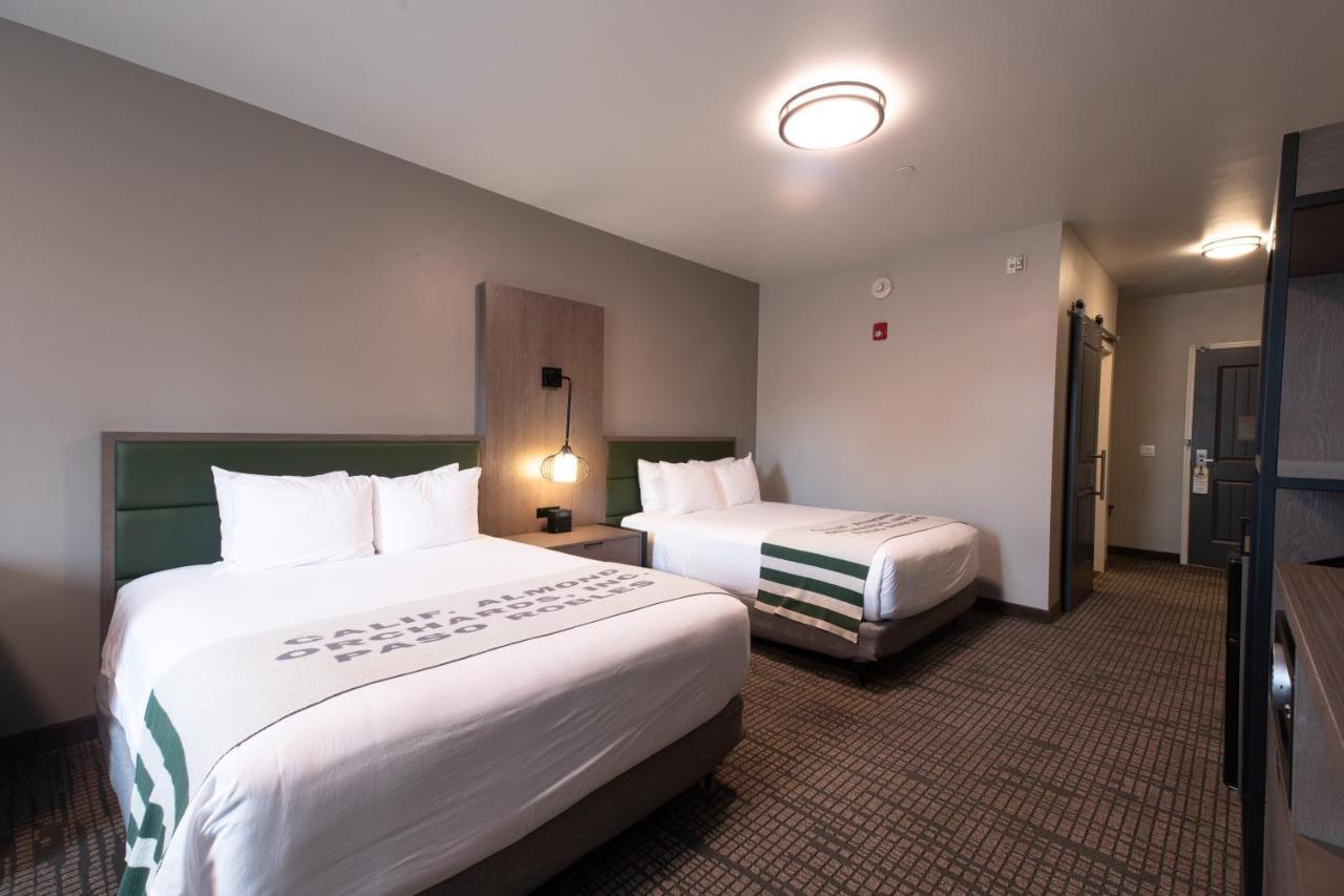 Oxford Suites Paso Robles Exterior photo
