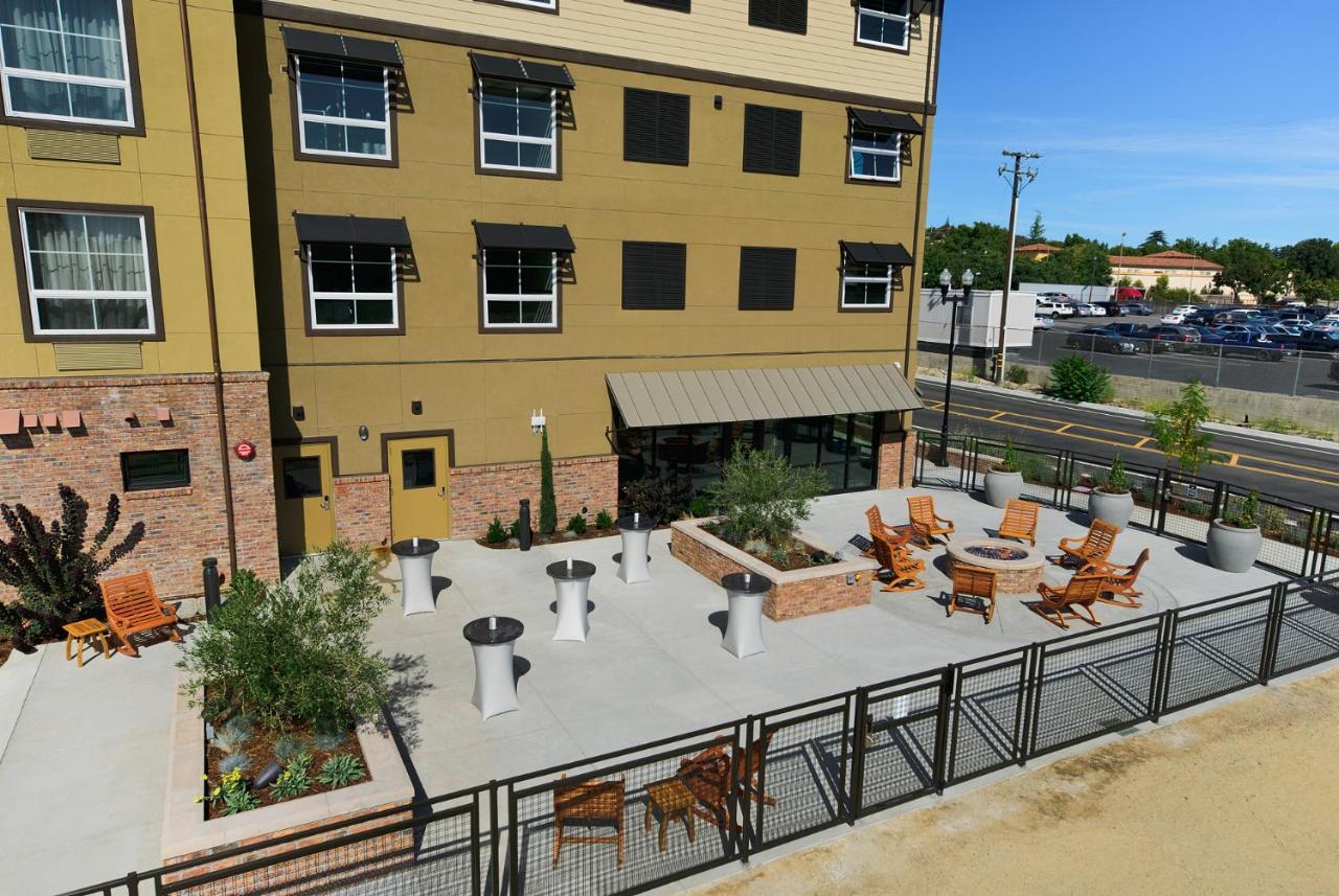 Oxford Suites Paso Robles Exterior photo